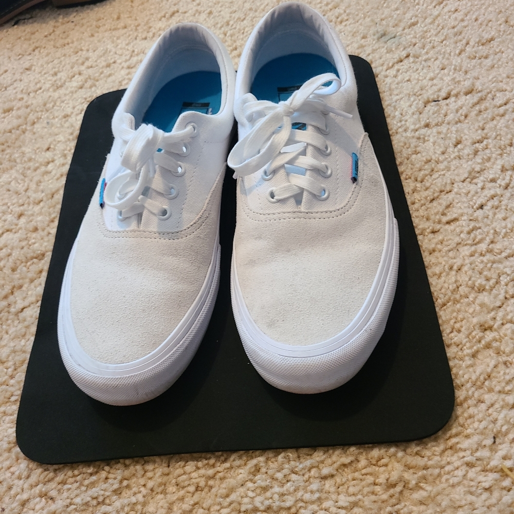 Comfy Cush white Vans